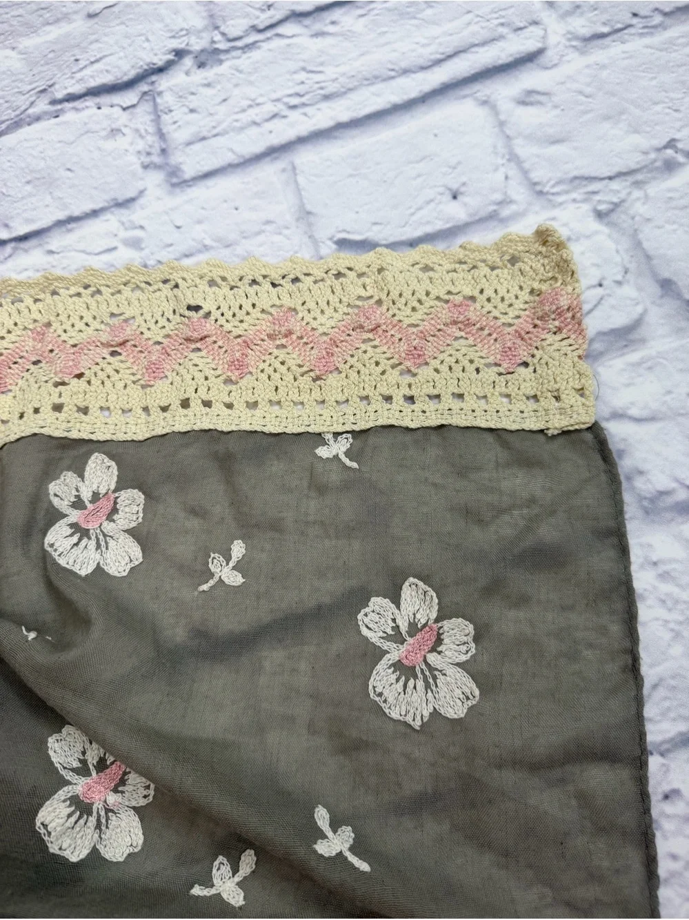 Boho Chic Gray Scarf/Wrap w/Cream/Pink Crochet Floral Design & Trim. Feminine.